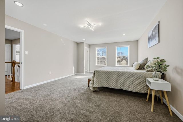 18 MAPLESHADE RD, Newark, DE 19702