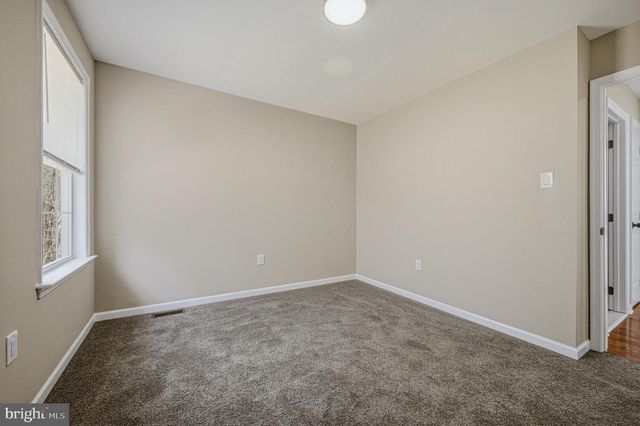 18 MAPLESHADE RD, Newark, DE 19702