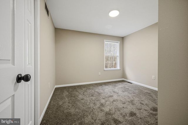 18 MAPLESHADE RD, Newark, DE 19702