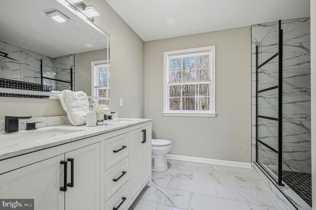 18 MAPLESHADE RD, Newark, DE 19702