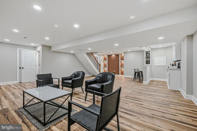 18 MAPLESHADE RD, Newark, DE 19702