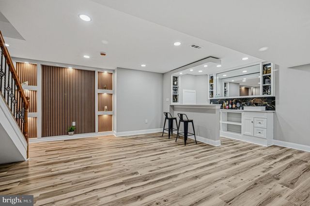 18 MAPLESHADE RD, Newark, DE 19702