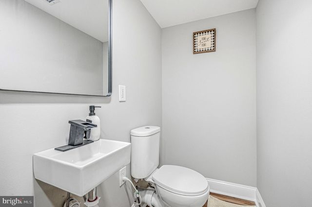 18 MAPLESHADE RD, Newark, DE 19702