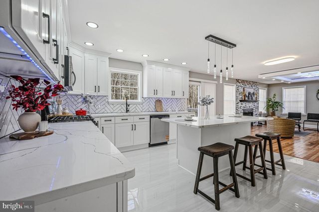 18 MAPLESHADE RD, Newark, DE 19702