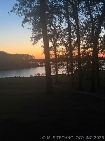 2087 E McGill Circle, Eufaula, OK 74432