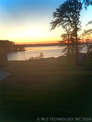 2087 E McGill Circle, Eufaula, OK 74432