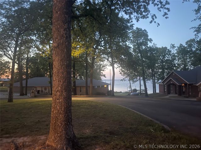 2087 E McGill Circle, Eufaula, OK 74432