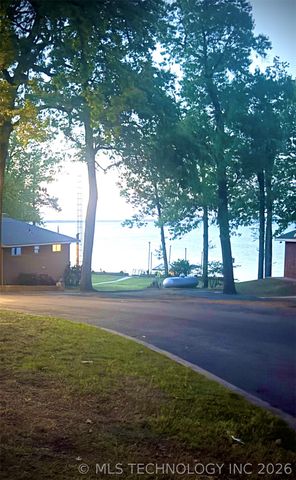 2087 E McGill Circle, Eufaula, OK 74432