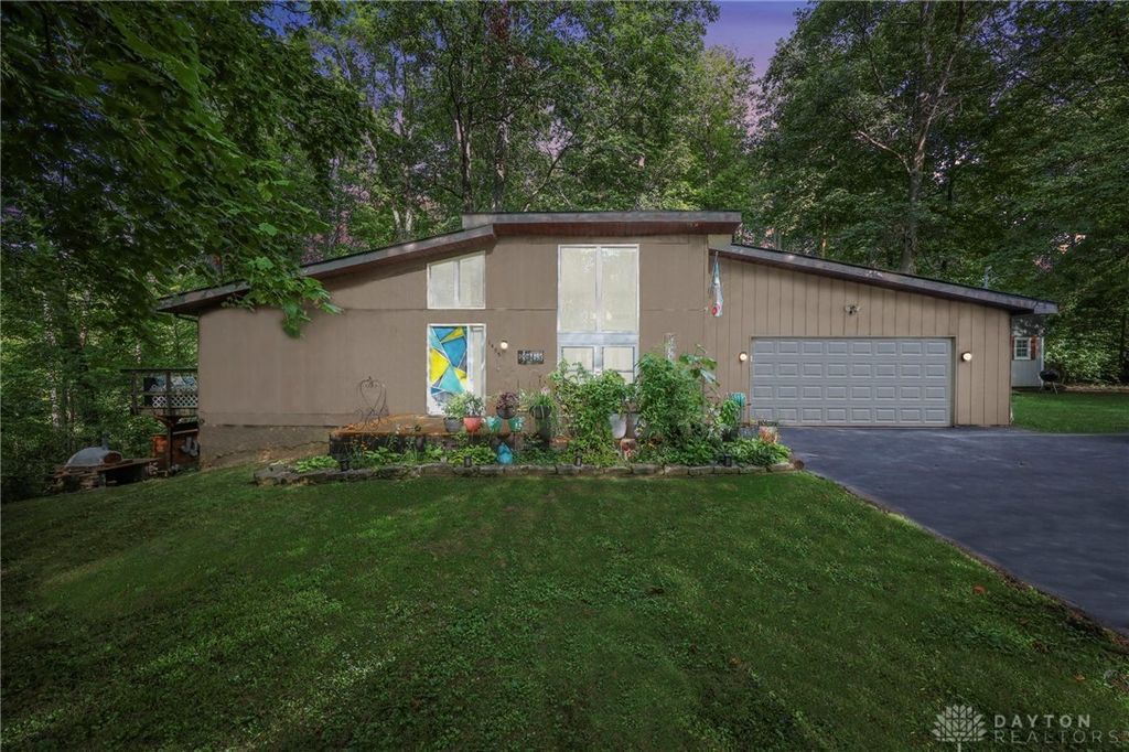 1495 W Choctaw Drive, London, OH 43140