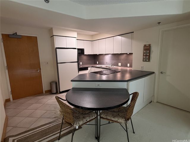 801 S King Street 2903, Honolulu, HI 96813