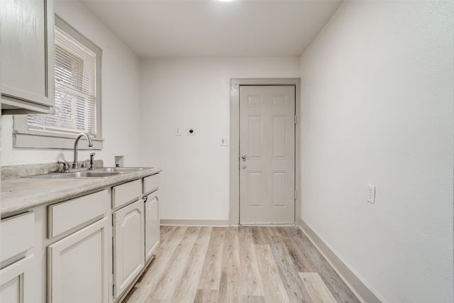 3731 Ave Avenue N, Fort Worth, TX 76105