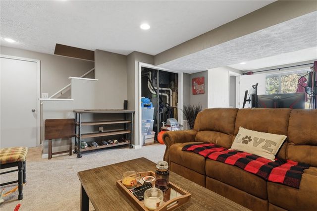 6417 Helen St., South Park, PA 15129