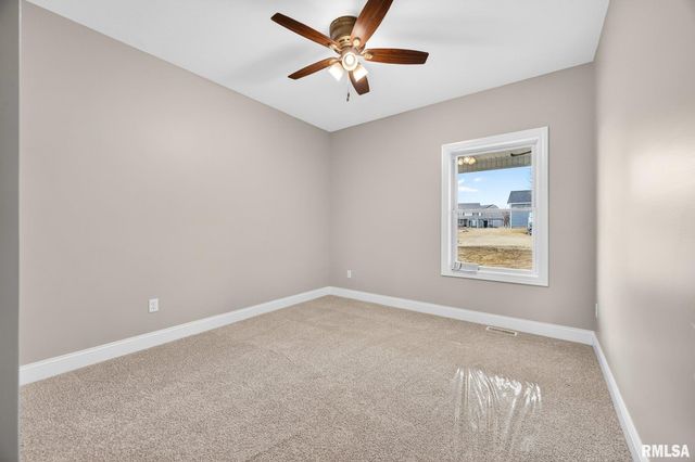 1617 KENSINGTON Drive, Washington, IL 61571