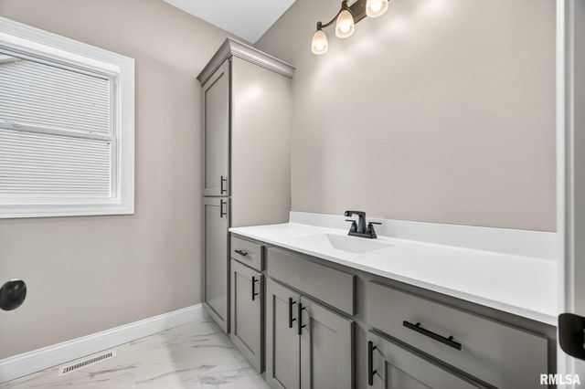 1617 KENSINGTON Drive, Washington, IL 61571