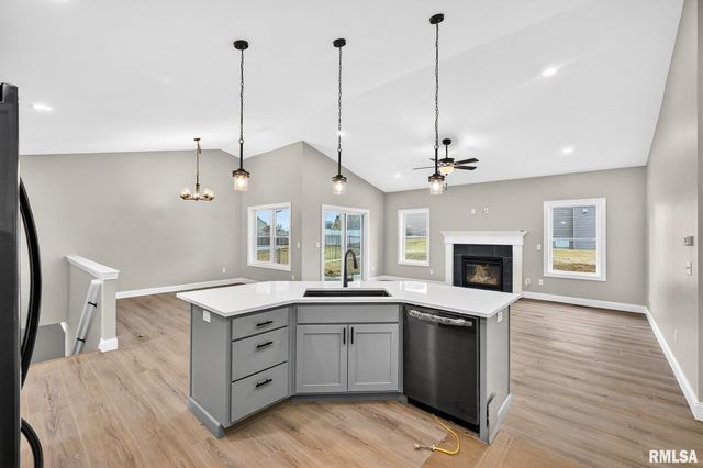 1617 KENSINGTON Drive, Washington, IL 61571