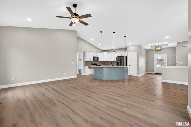 1617 KENSINGTON Drive, Washington, IL 61571