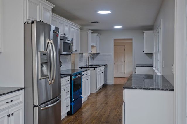 1066 Piper Rd, West Springfield, MA 01089