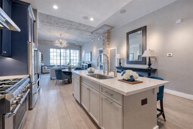 1714 Ashland Street 205, Houston, TX 77008