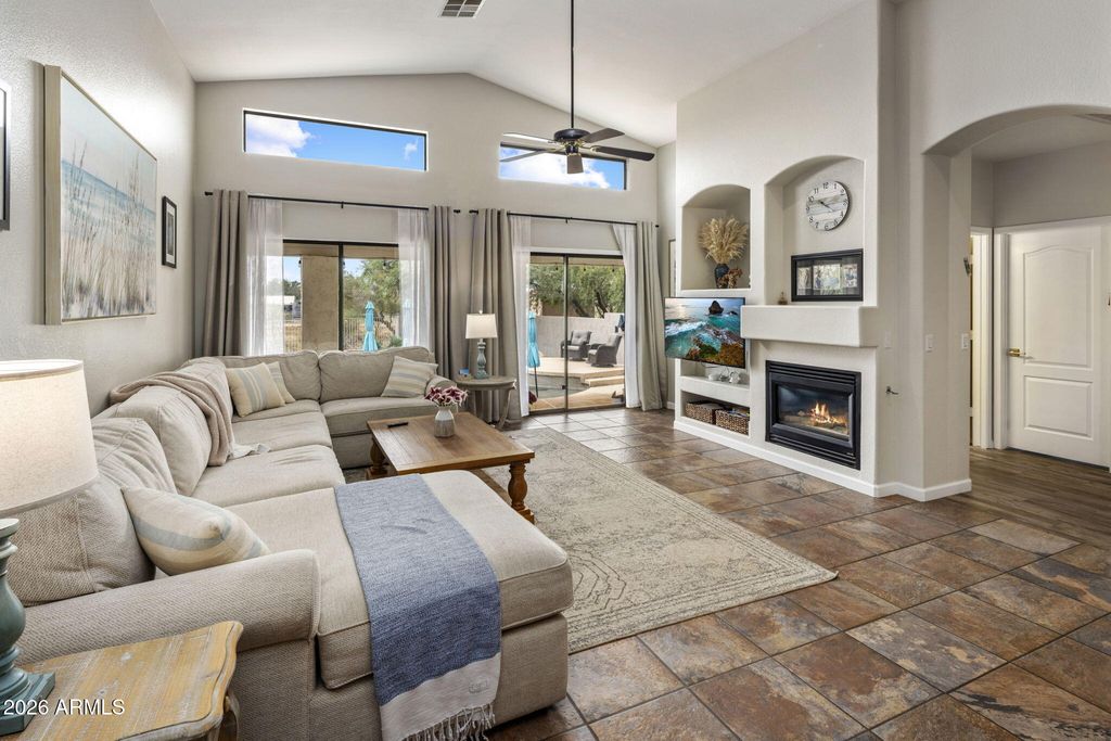 Image 10 of property listing at 229 E JORDON Lane, Phoenix, AZ 85086