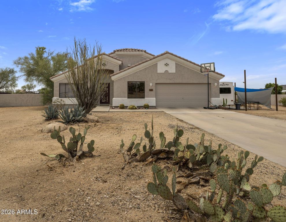 Image 2 of property listing at 229 E JORDON Lane, Phoenix, AZ 85086