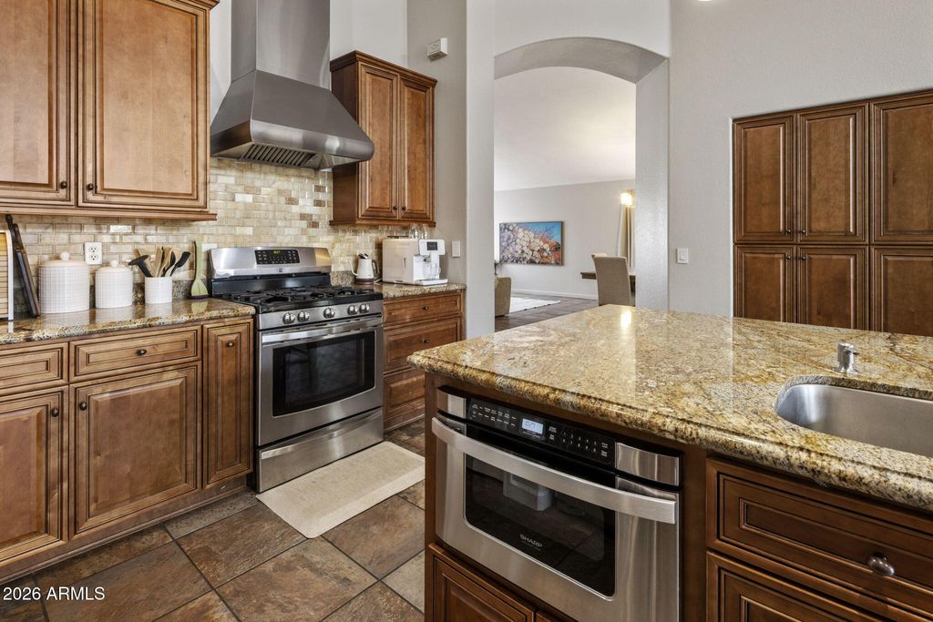 Image 7 of property listing at 229 E JORDON Lane, Phoenix, AZ 85086