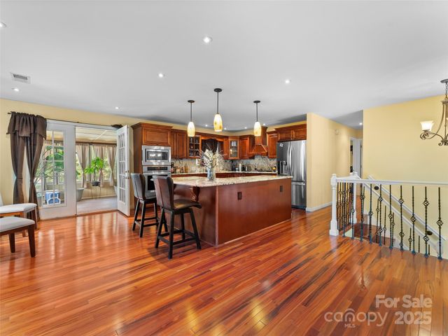 5 Granite Drive, Hendersonville, NC 28792