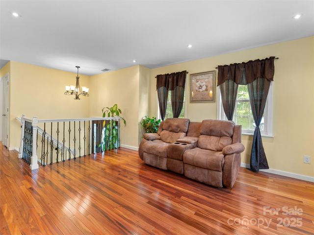 5 Granite Drive, Hendersonville, NC 28792