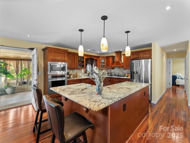 5 Granite Drive, Hendersonville, NC 28792