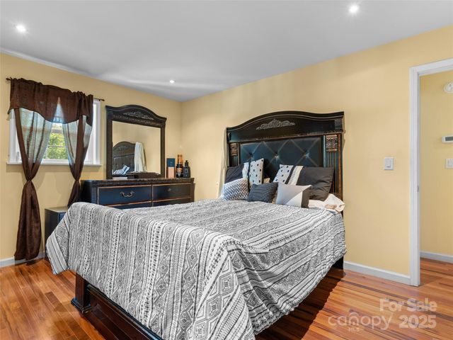 5 Granite Drive, Hendersonville, NC 28792