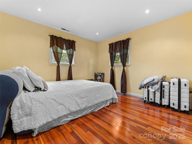 5 Granite Drive, Hendersonville, NC 28792