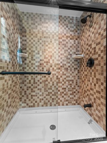 5 Granite Drive, Hendersonville, NC 28792