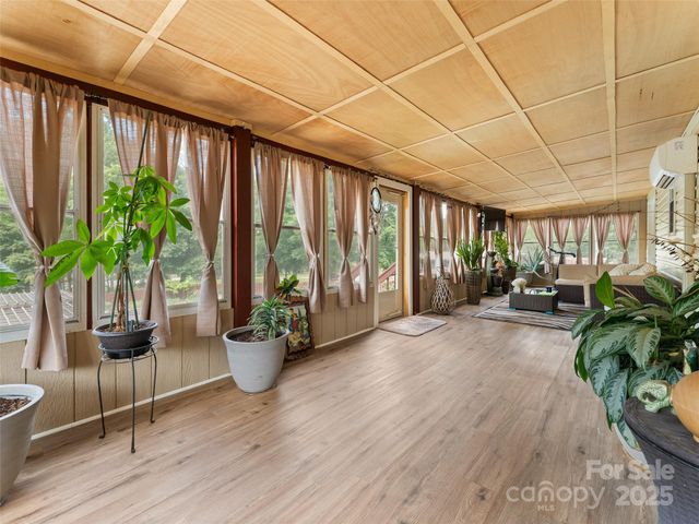 5 Granite Drive, Hendersonville, NC 28792