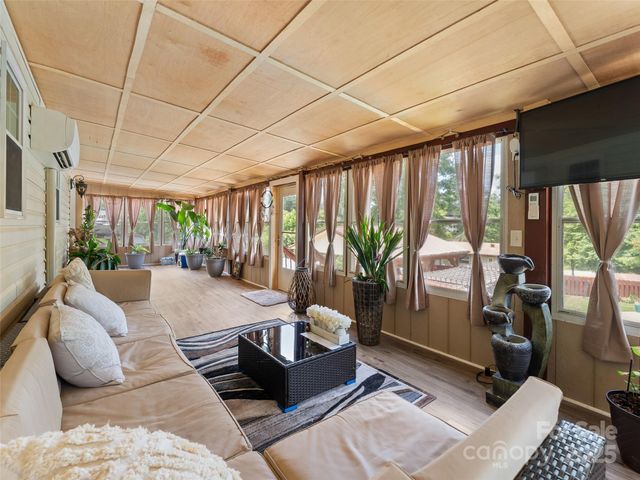 5 Granite Drive, Hendersonville, NC 28792