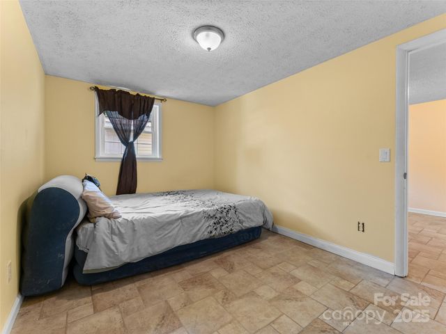 5 Granite Drive, Hendersonville, NC 28792