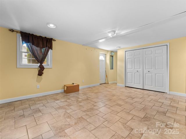 5 Granite Drive, Hendersonville, NC 28792