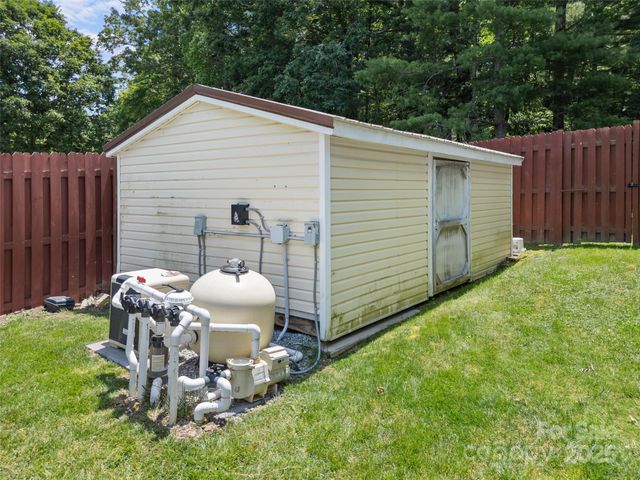 5 Granite Drive, Hendersonville, NC 28792