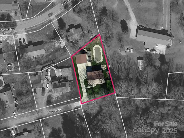 5 Granite Drive, Hendersonville, NC 28792