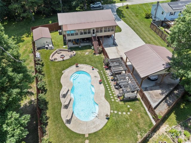 5 Granite Drive, Hendersonville, NC 28792