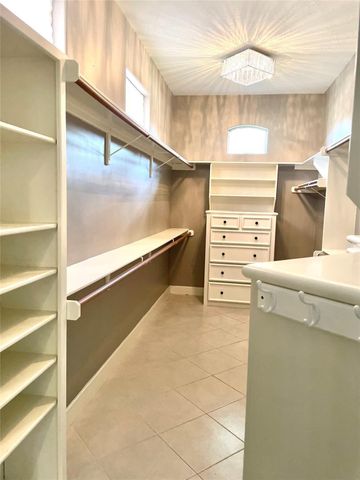 211 Wedgewood Drive, Montgomery, TX 77356