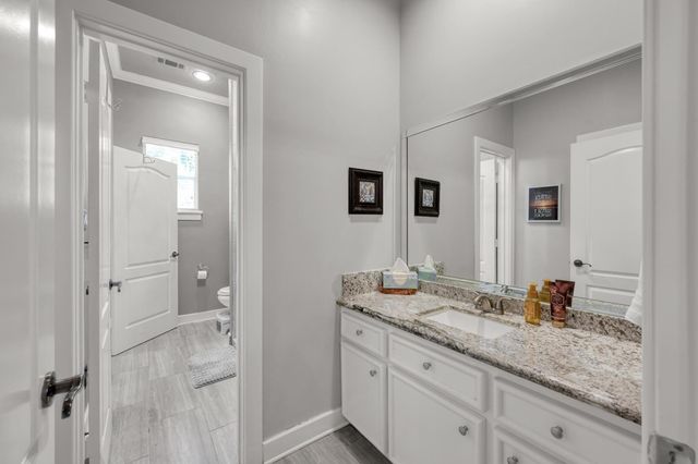 211 Wedgewood Drive, Montgomery, TX 77356