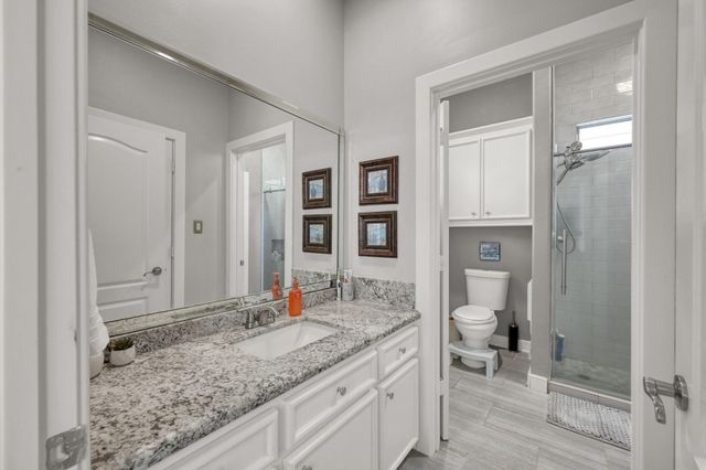 211 Wedgewood Drive, Montgomery, TX 77356