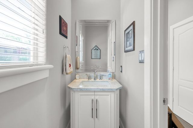 211 Wedgewood Drive, Montgomery, TX 77356