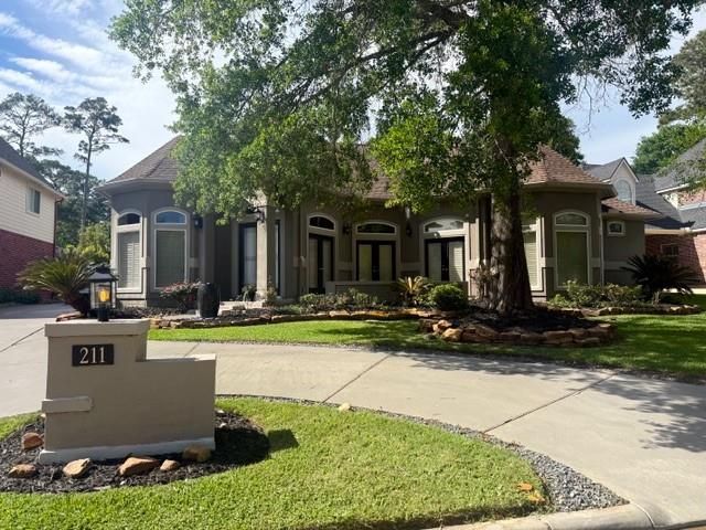 211 Wedgewood Drive, Montgomery, TX 77356