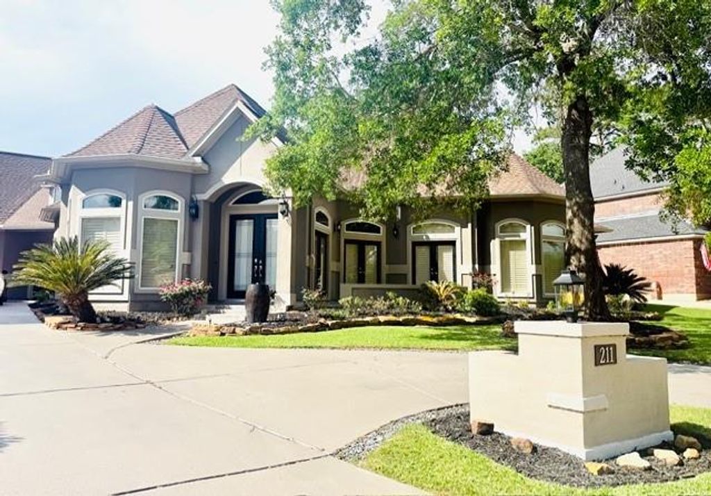 211 Wedgewood Drive, Montgomery, TX 77356