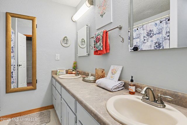 9208 Seahorse Avenue, Ocean Springs, MS 39564