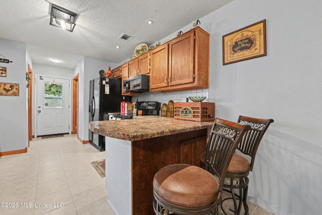 9208 Seahorse Avenue, Ocean Springs, MS 39564