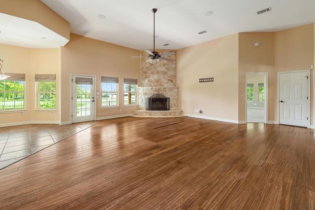 147 Konahuanui LN, Bastrop, TX 78602