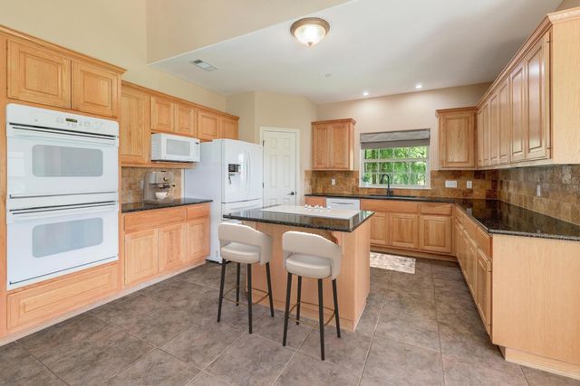 147 Konahuanui LN, Bastrop, TX 78602