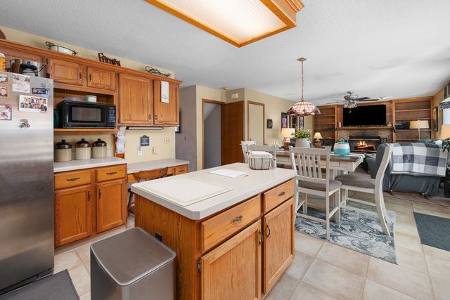 4327 REGENCY Place, Davenport, IA 52806