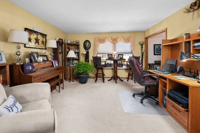 4327 REGENCY Place, Davenport, IA 52806